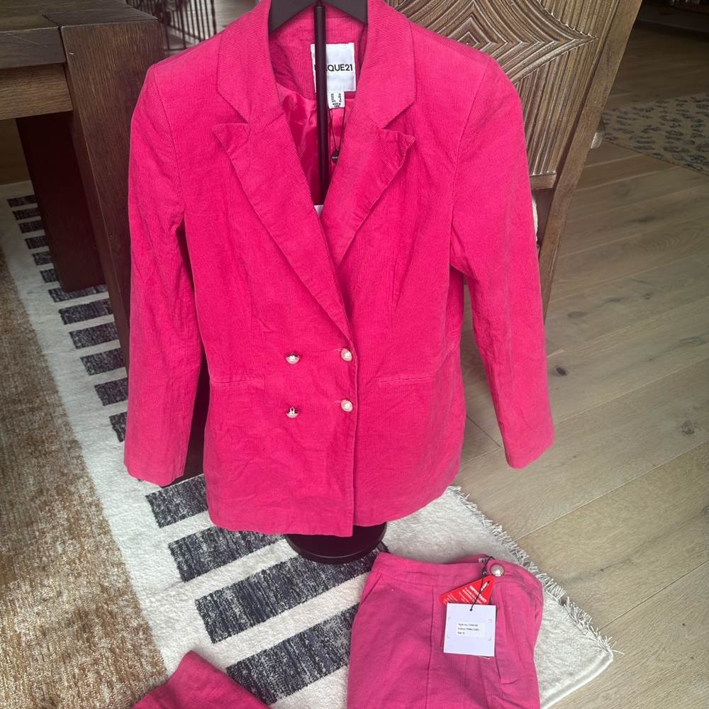 Bright Pink Double-Breasted Blazer and Pants Set - Picture 4 of 5